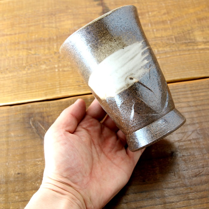 【益子焼】 素朴な刷毛目模様 粗しのぎ 大きいサイズ タンブラー フリーカップ ビールカップ 炭化焼シリーズ 単品1個