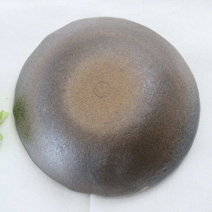 【益子焼】たたら作りのサラダボウル 中深鉢 17.5cm【優しい風合いのつばき模様・単品１枚】