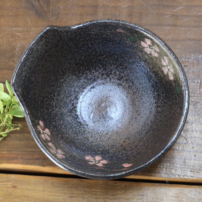 【益子焼】炭化焼シリーズ　お鍋の小鉢に　とんすい おしゃれ 渋いさくら桜模様　単品１個