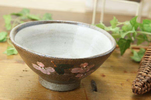 【益子焼】丸形で縁変形の普通サイズご飯茶碗【単品１個】