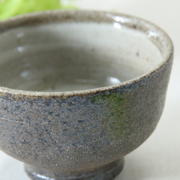 【益子焼】　小さめな　おちょこ お猪口 炭化焼 中白外無地 単品１個