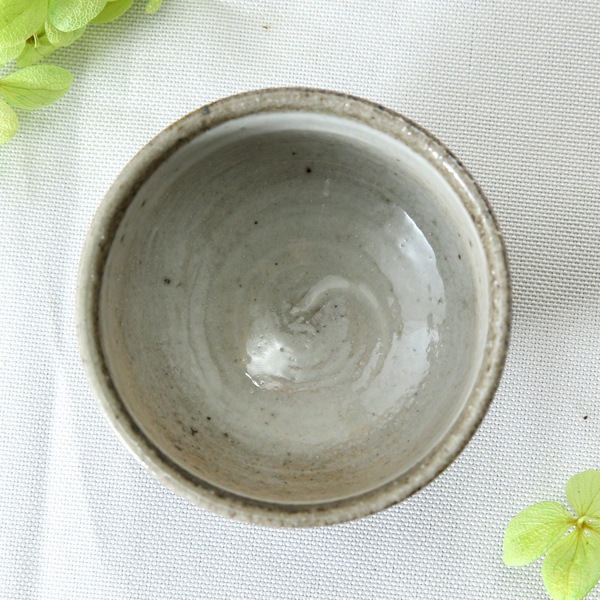 【益子焼】　小さめな　おちょこ お猪口 炭化焼 中白外無地 単品１個