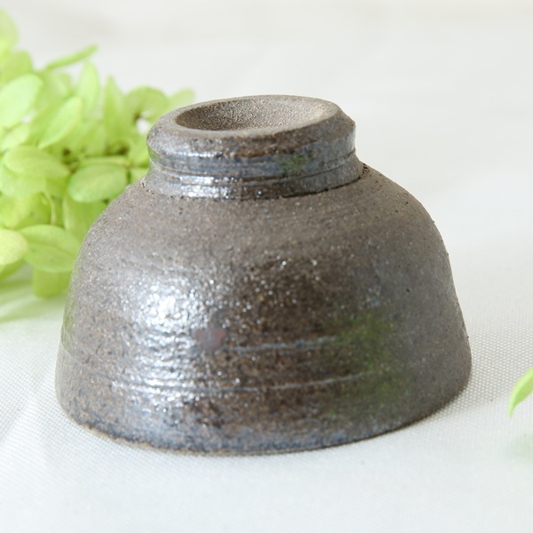 【益子焼】　小さめな　おちょこ お猪口 炭化焼 中白外無地 単品１個