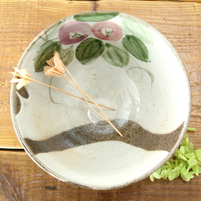 【益子焼】深さのある大きめたっぷり丼 どんぶり　【優しい風合いのつばき模様・単品１個】