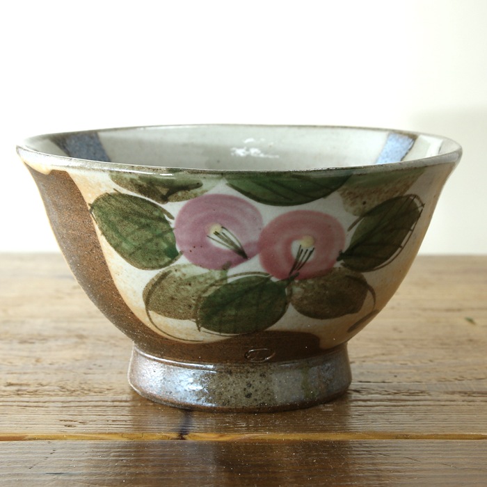 【益子焼】深さのある大きめたっぷり丼 どんぶり　【優しい風合いのつばき模様・単品１個】