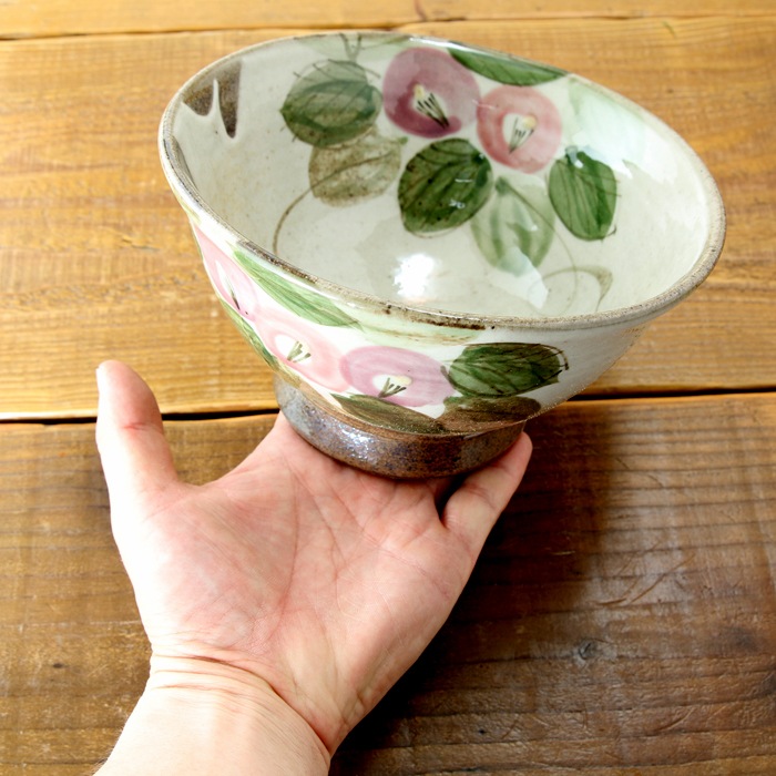 【益子焼】深さのある大きめたっぷり丼 どんぶり　【優しい風合いのつばき模様・単品１個】