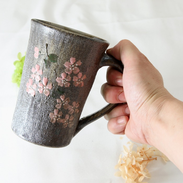 【益子焼】 アウトレットB品 ビールジョッキ 炭化焼シリーズ さくら桜 【縦のクシ目ライン・単品１個】※アウトレットB品のため、ギフト包装不可※返品交換不可