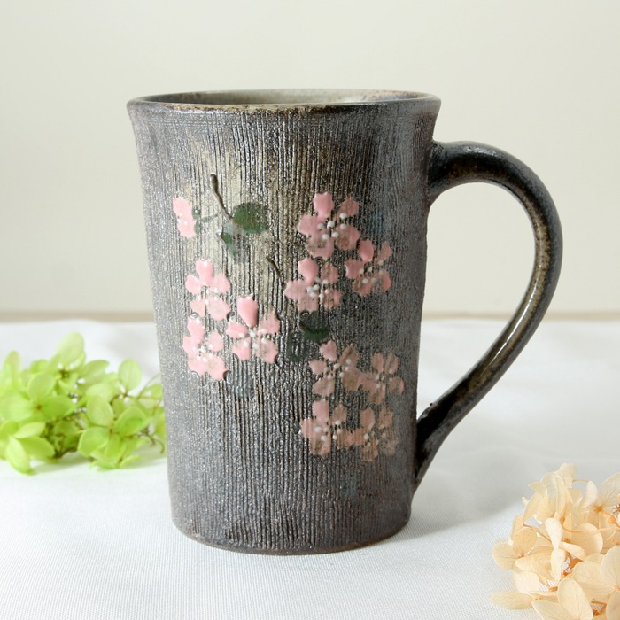 【益子焼】 アウトレットB品 ビールジョッキ 炭化焼シリーズ さくら桜 【縦のクシ目ライン・単品１個】※アウトレットB品のため、ギフト包装不可※返品交換不可
