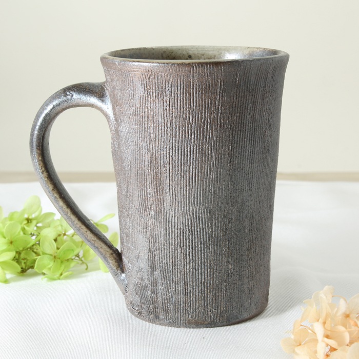 【益子焼】 アウトレットB品 ビールジョッキ 炭化焼シリーズ さくら桜 【縦のクシ目ライン・単品１個】※アウトレットB品のため、ギフト包装不可※返品交換不可