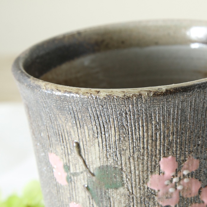 【益子焼】 アウトレットB品 ビールジョッキ 炭化焼シリーズ さくら桜 【縦のクシ目ライン・単品１個】※アウトレットB品のため、ギフト包装不可※返品交換不可