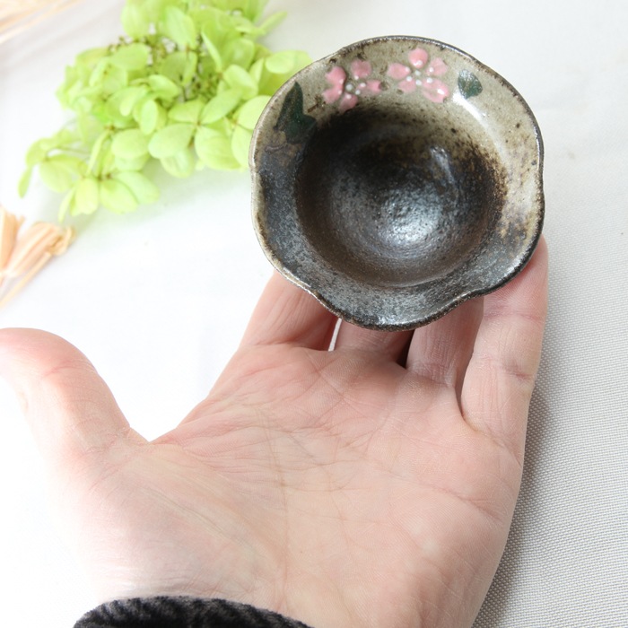【益子焼】フリル風の変形 小さな豆小鉢 【さくら桜・単品１個】