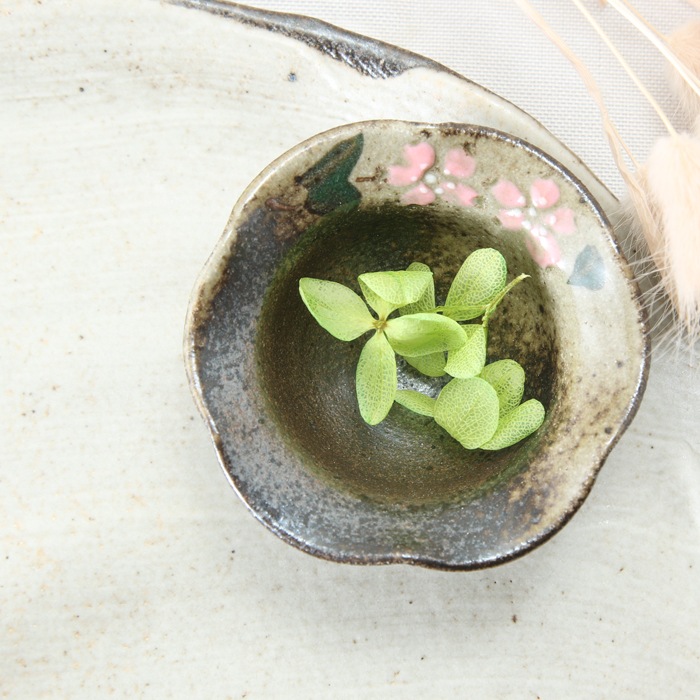 【益子焼】フリル風の変形 小さな豆小鉢 【さくら桜・単品１個】