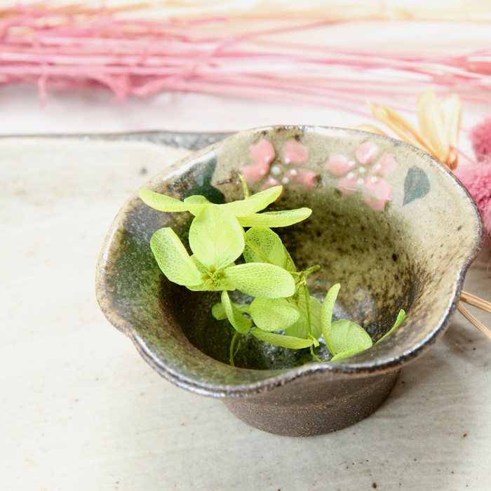 【益子焼】フリル風の変形 小さな豆小鉢 【さくら桜・単品１個】