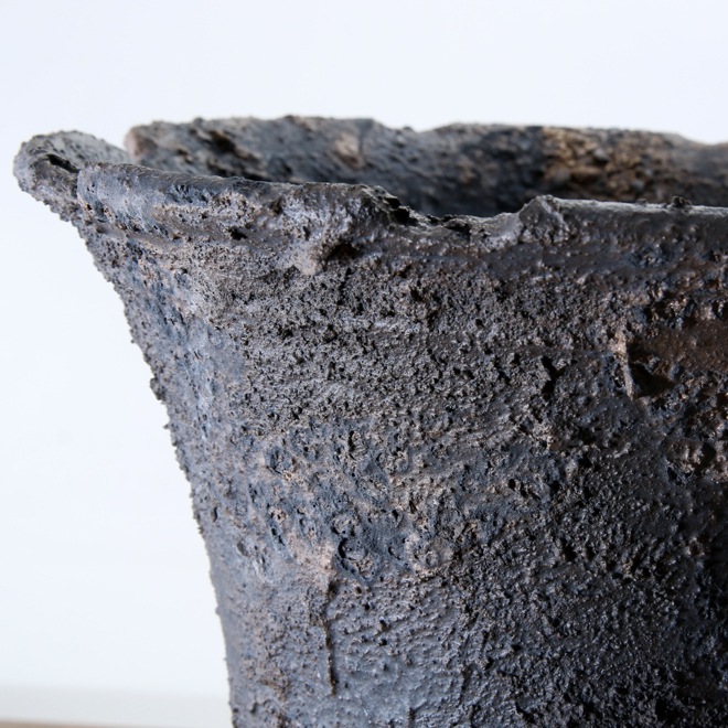 【益子焼】 8.4号鉢 植木鉢 陶器鉢 塊根植物 アガベ サボテン 【砂漠シリーズ】 高さ約25cm 作家 陶芸家 横山雄一作 一点物 傑作品 ※こちらの商品は代引以外の決済とさせていただきます