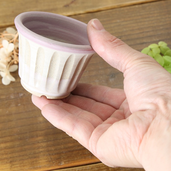 【益子焼】 2.5号鉢 植木鉢 おしゃれ しのぎ 陶器 サイズ小 小さめ 多肉植物 多肉用 ミニ植木鉢【開き形・薄ピンク&白系色・縁パープル・単品1個】