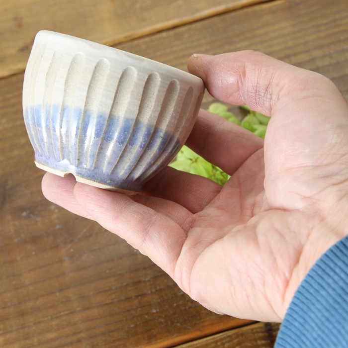 【益子焼】 2.5号鉢 植木鉢 おしゃれ しのぎ 陶器 サイズ小 小さめ 多肉植物 多肉用 ミニ植木鉢【丸形・ブルー＆白系色・単品１個】