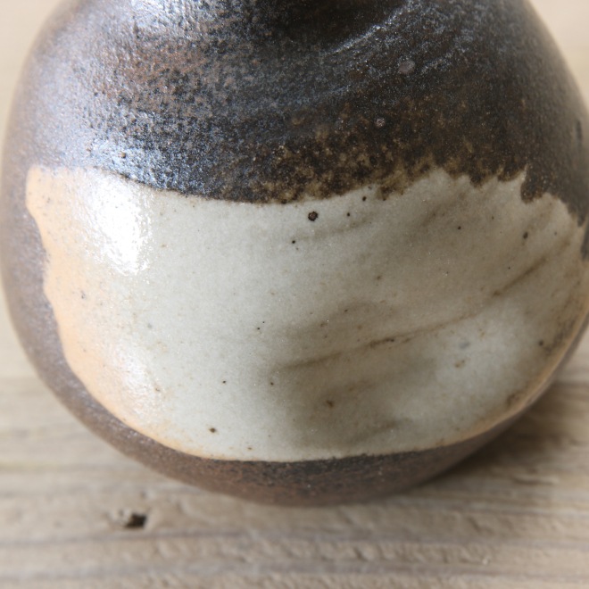 【益子焼】蕎麦徳利 そばどっくり 素朴な炭化焼刷毛目模様 【サイズ大・単品１個】