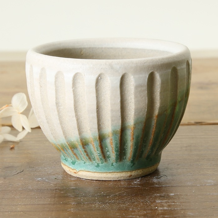益子焼 益子焼 植木鉢 おしゃれ しのぎ 陶器 サイズ小 小さめ 多肉植物 多肉用 ミニ植木鉢 丸形 グリーンななめ掛け 白系色 単品１個 すべての商品 益子焼 通販 益子焼窯元よこやま