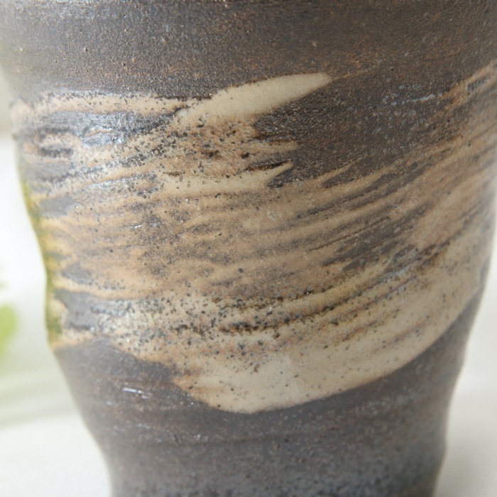 【益子焼】 小さめ タンブラー フリーカップ ビールカップ 渋い素朴さのある風合い 刷毛目 炭化焼シリーズ お手頃サイズ 単品1個