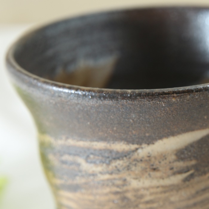 【益子焼】 小さめ タンブラー フリーカップ ビールカップ 渋い素朴さのある風合い 刷毛目 炭化焼シリーズ お手頃サイズ 単品1個