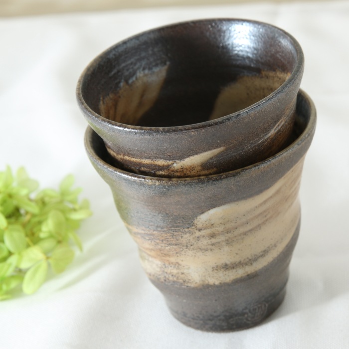 【益子焼】 小さめ タンブラー フリーカップ ビールカップ 渋い素朴さのある風合い 刷毛目 炭化焼シリーズ お手頃サイズ 単品1個