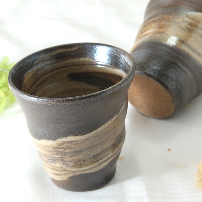 【益子焼】 小さめ タンブラー フリーカップ ビールカップ 渋い素朴さのある風合い 刷毛目 炭化焼シリーズ お手頃サイズ 単品1個