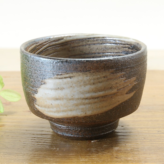 【益子焼】　おちょこ お猪口 炭化焼 一筆で描いた刷毛目模様 単品１個