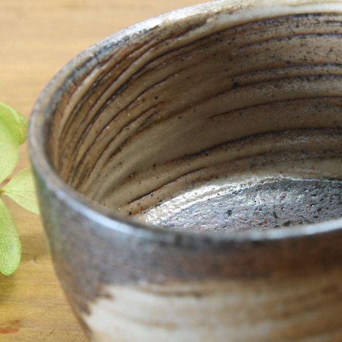 【益子焼】　おちょこ お猪口 炭化焼 一筆で描いた刷毛目模様 単品１個