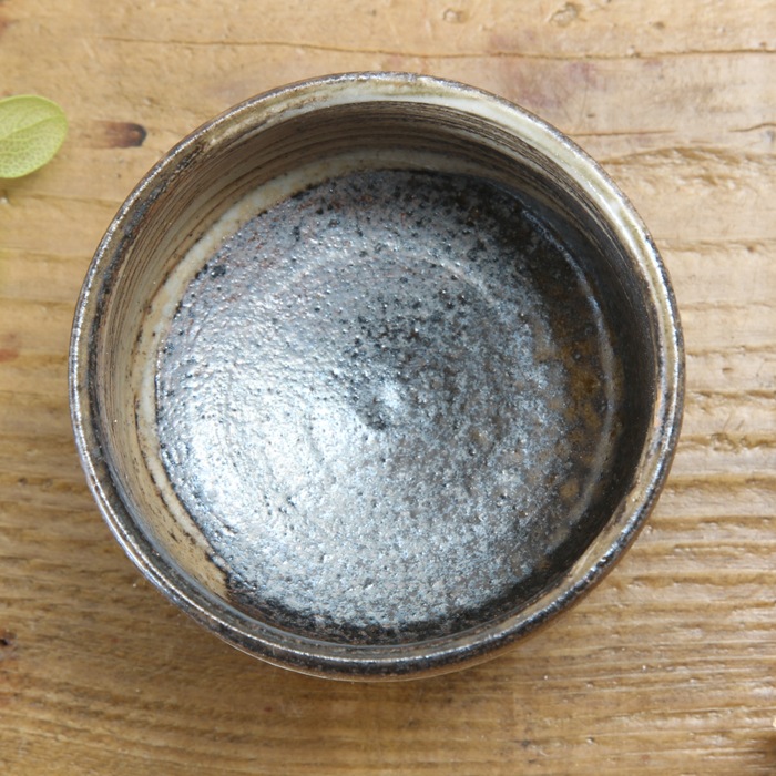 【益子焼】　おちょこ お猪口 炭化焼 一筆で描いた刷毛目模様 単品１個