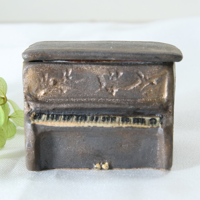 【益子焼】 アップライトピアノ 小物入れ ジュエリーボックス おしゃれ 一点物 アンティークブラック&ゴールド