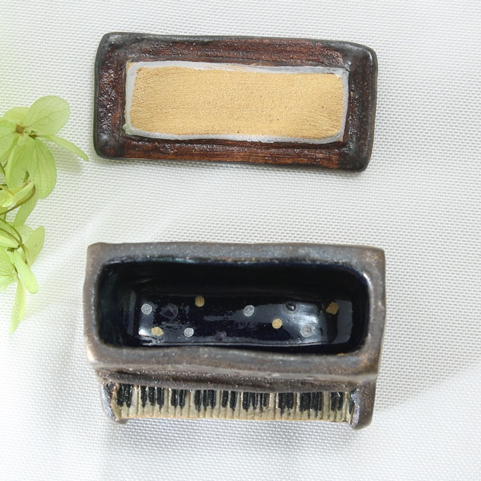 【益子焼】 アップライトピアノ 小物入れ ジュエリーボックス おしゃれ 一点物 アンティークブラック&ゴールド