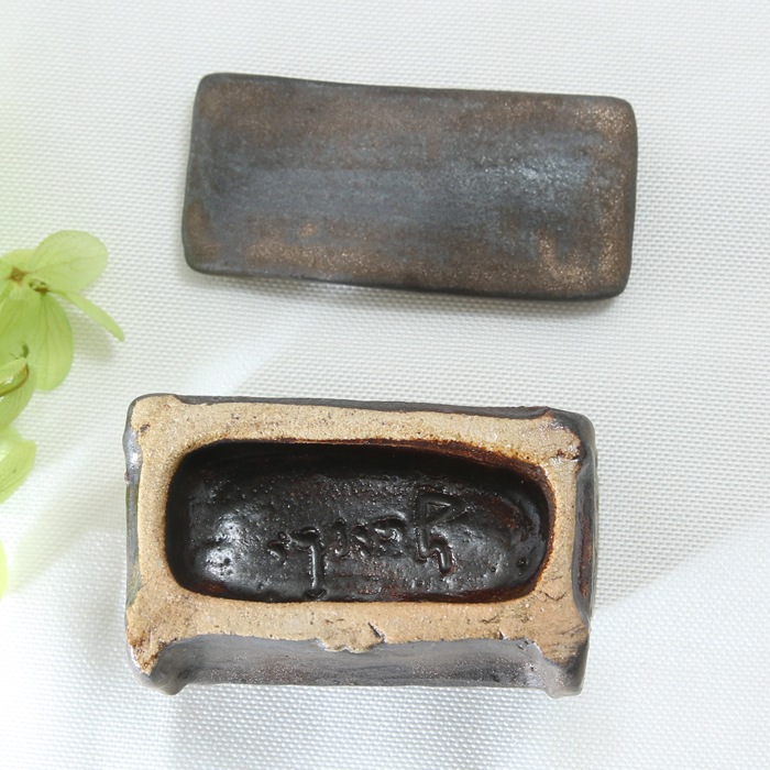 【益子焼】 アップライトピアノ 小物入れ ジュエリーボックス おしゃれ 一点物 アンティークブラック&ゴールド