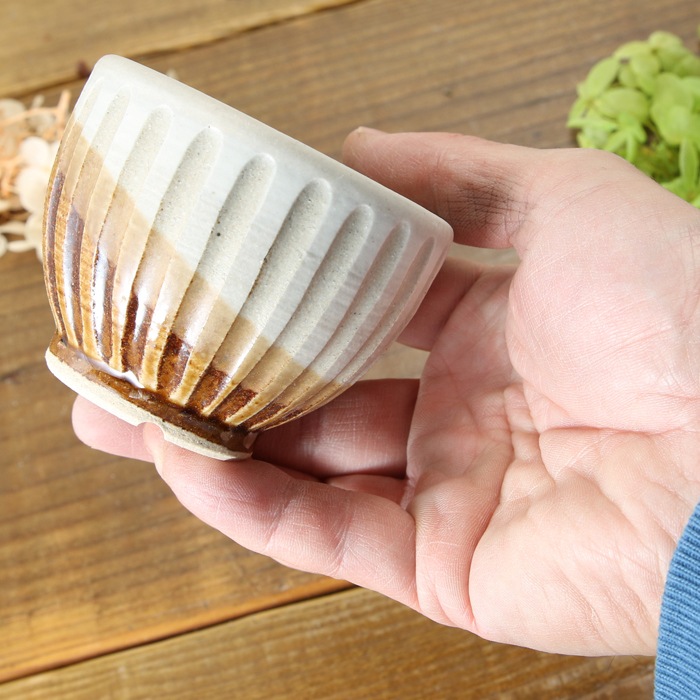 【益子焼】 2.5号鉢 植木鉢 おしゃれ しのぎ 陶器 サイズ小 小さめ 多肉植物 多肉用 ミニ植木鉢【丸形・焦げ茶ななめ掛け&白系色・単品1個】