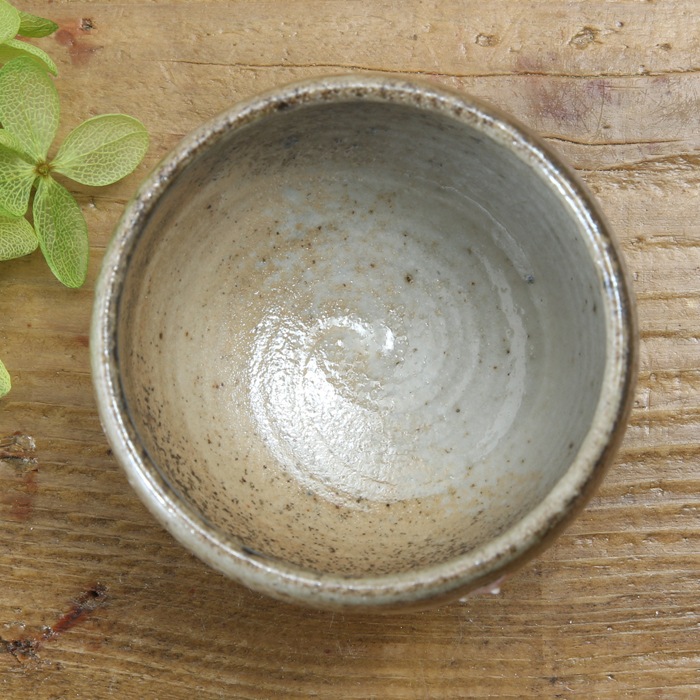 【益子焼】　おちょこ お猪口 炭化焼 丸くふっくらとした形 花水木ピンク模様 （はなみずき） 単品１個