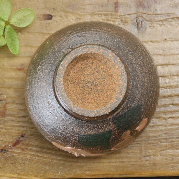 【益子焼】　おちょこ お猪口 炭化焼 丸くふっくらとした形 花水木ピンク模様 （はなみずき） 単品１個