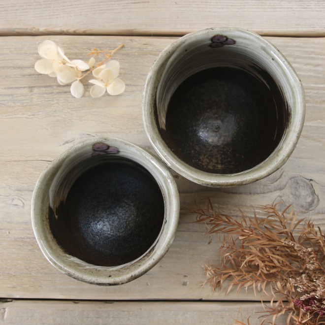 【益子焼】夫婦湯呑 こだわり 外側が全面布目に 布目ぶどうシリーズ 【大小2個組・夫婦ペアセット】