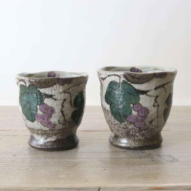 【益子焼】夫婦湯呑 こだわり 外側が全面布目に 布目ぶどうシリーズ 【大小2個組・夫婦ペアセット】