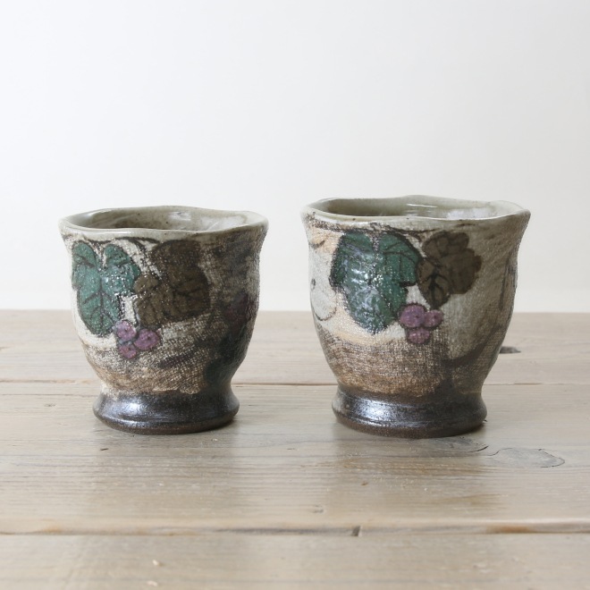 【益子焼】夫婦湯呑 こだわり 外側が全面布目に 布目ぶどうシリーズ 【大小2個組・夫婦ペアセット】