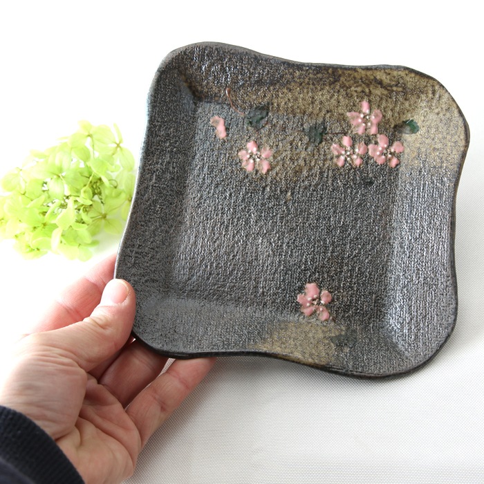 益子焼 炭化焼シリーズ  角丸の四角プレート　和菓子皿 ケーキ皿 さくら桜シリーズ 単品1枚