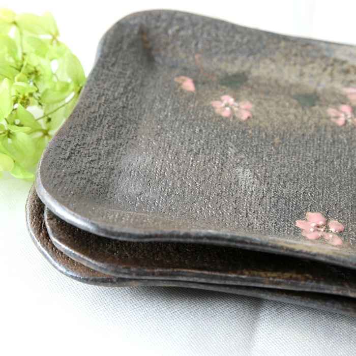益子焼 炭化焼シリーズ  角丸の四角プレート　和菓子皿 ケーキ皿 さくら桜シリーズ 単品1枚