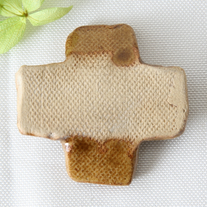 【益子焼】NEWいっちんドット柄の十字・+の箸置き【単品1個】