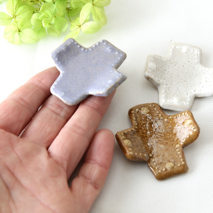 【益子焼】NEWいっちんドット柄の十字・+の箸置き【単品1個】