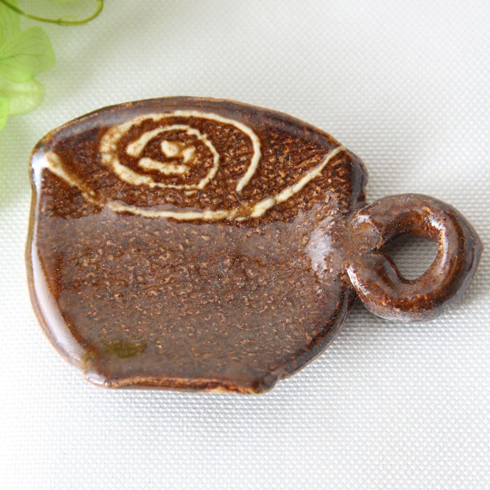【益子焼】 かわいい コーヒーカップ風の箸置き うずまきいっちん ツヤありあめ釉【単品1個】