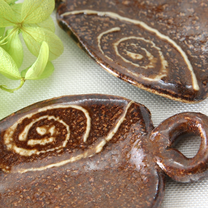 【益子焼】 かわいい コーヒーカップ風の箸置き うずまきいっちん ツヤありあめ釉【単品1個】