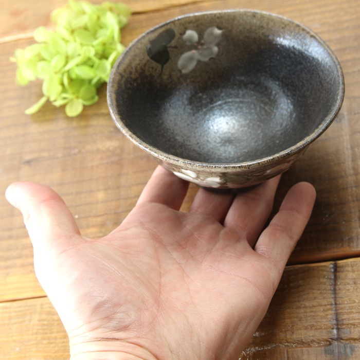 【益子焼】花水木白のご飯茶碗【開いた形・サイズ中・単品１個】