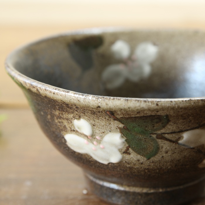【益子焼】花水木白のご飯茶碗【開いた形・サイズ中・単品１個】