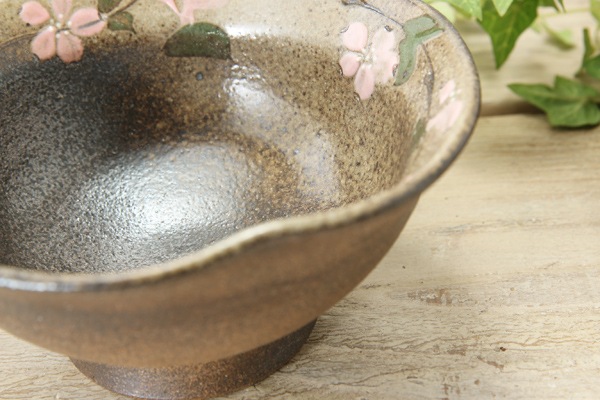 【益子焼】モツ煮やサラダ小鉢に☆さくらの開いた形の変形小鉢【単品１個】