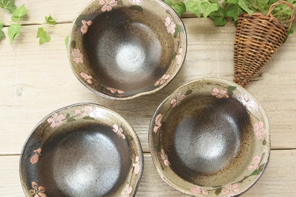 【益子焼】モツ煮やサラダ小鉢に☆さくらの開いた形の変形小鉢【単品１個】