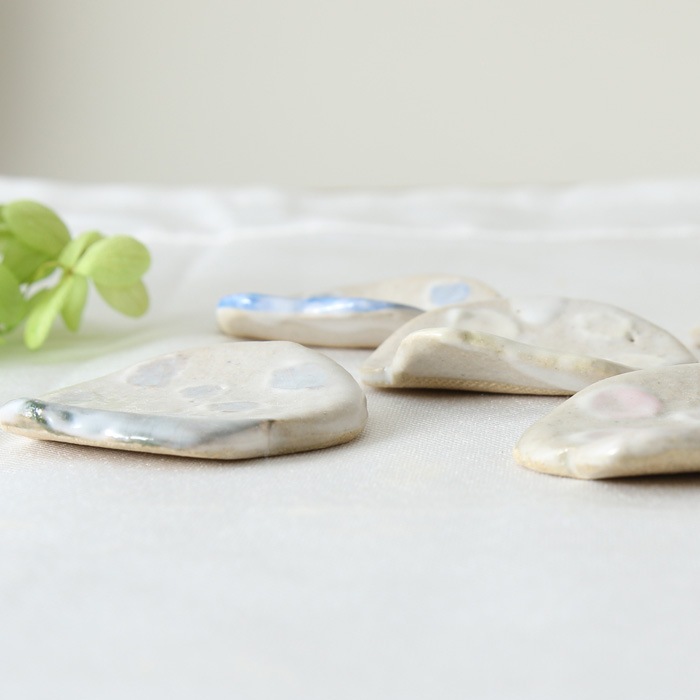 【益子焼】 パステル調のキノコ風の箸置き 落書き風いっちん【単品1個】