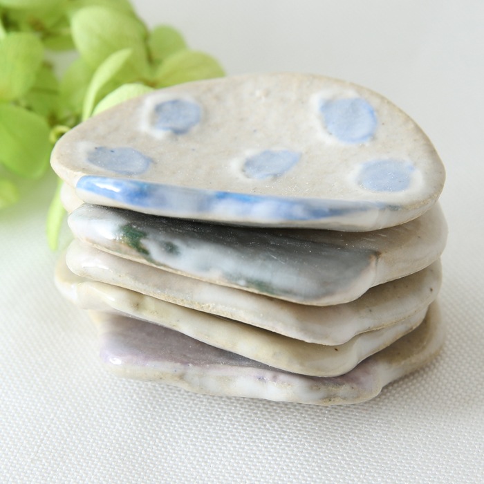 【益子焼】 パステル調のキノコ風の箸置き 落書き風いっちん【単品1個】